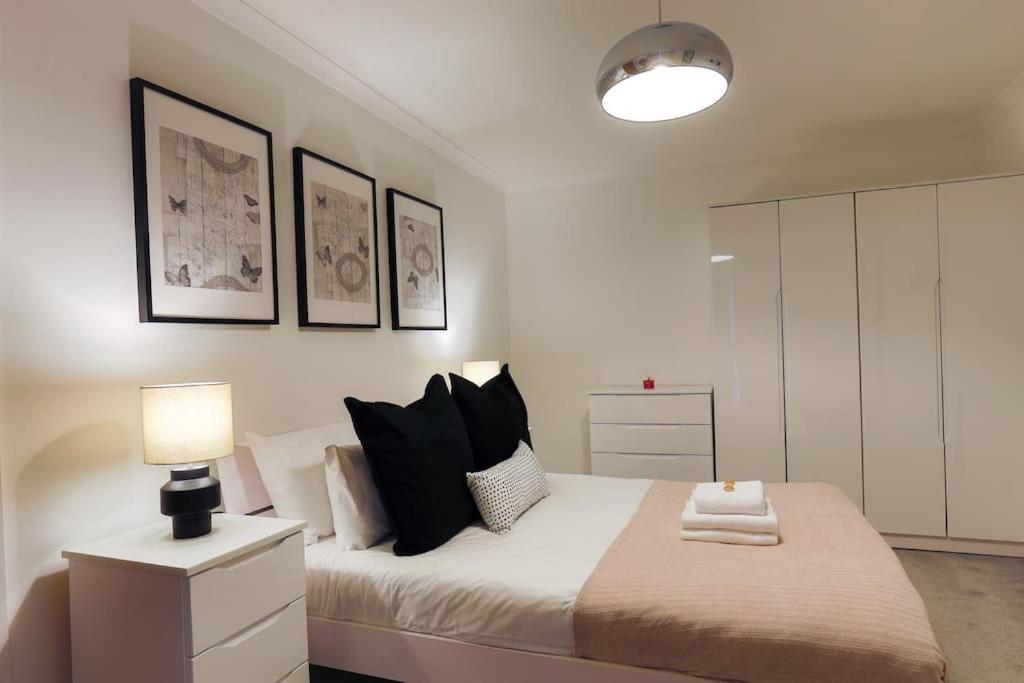 Rodney House By Mgroupsa Villa เชลเทนแฮม ภายนอก รูปภาพ